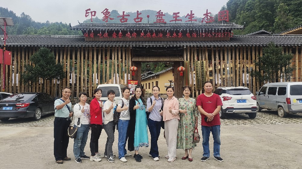 汇萃本草公司感恩股东、经销商、上下游供应商、合作商之行，共瞻宏伟蓝图未来