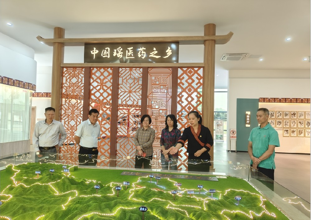 防城港政协副主席林霞考察汇萃本草基地