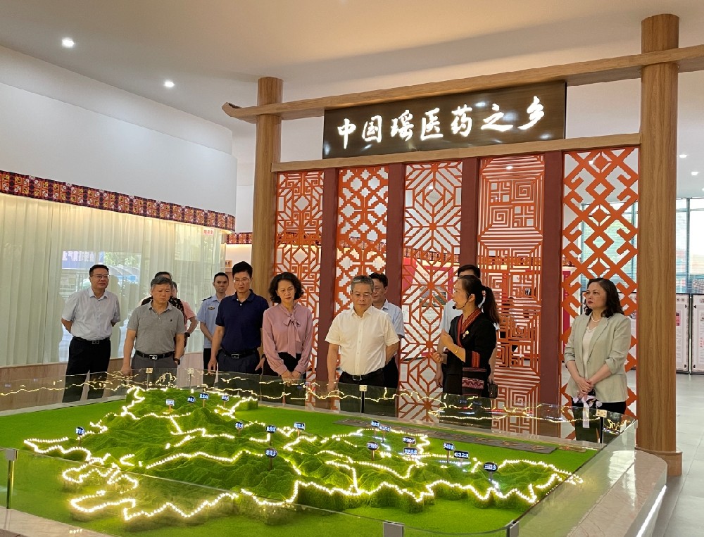 自治区药品监管局领导到汇萃本草公司调研