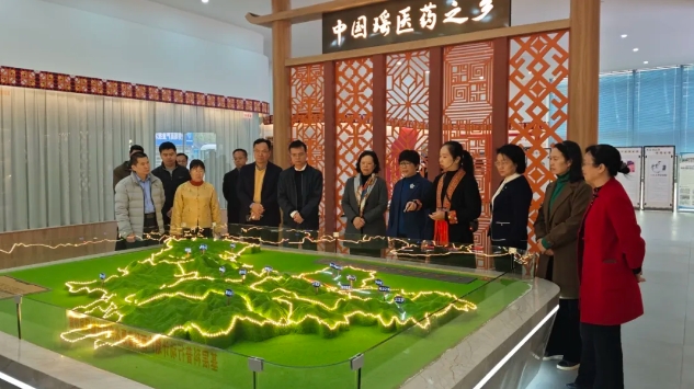 茂名市人大常委会到宏瑶股份进行产业调研