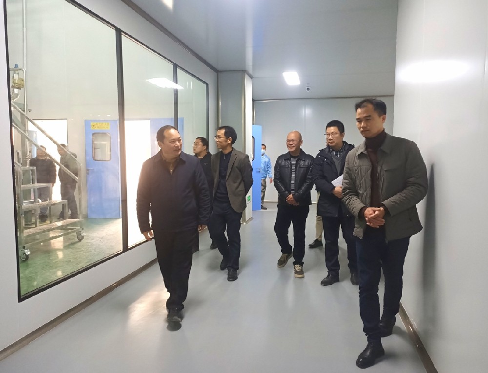 金秀县人大常委会领导调研宏瑶大健康瑶药产业园