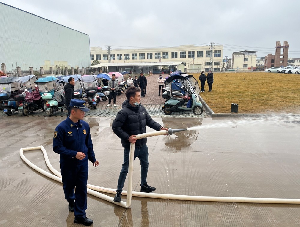 这场消防演练，为宏瑶人筑牢 “防火墙”