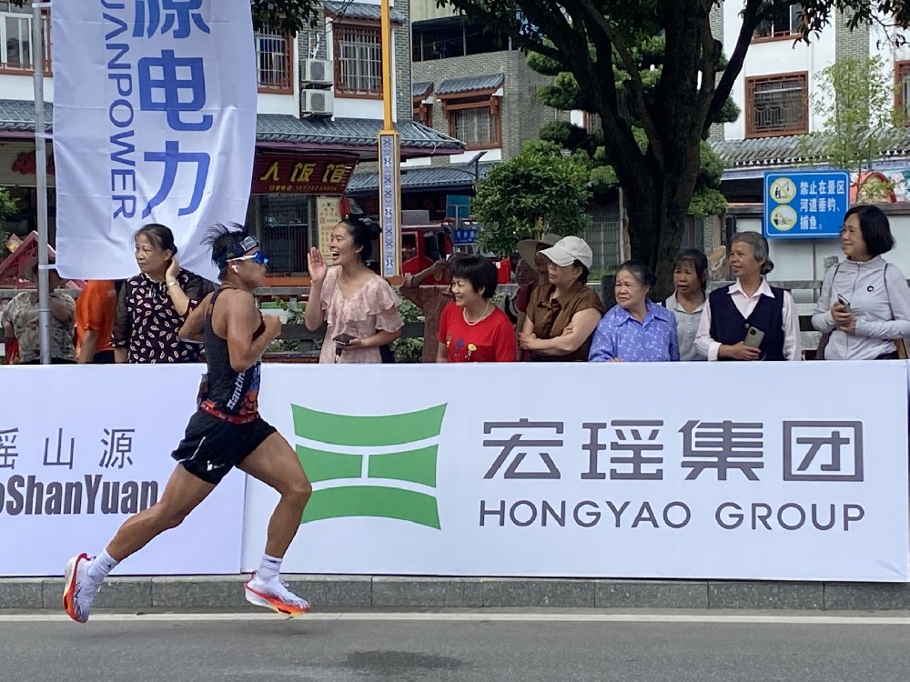 以赛为媒，宏瑶集团借金秀马拉松传递瑶浴康养魅力